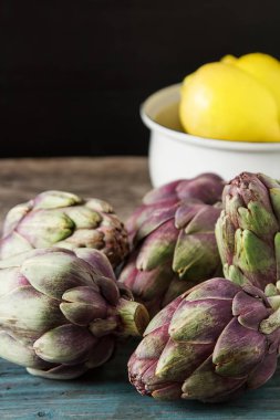 Limon ile organik enginar sökük bebek. Bir vegan gıda ve