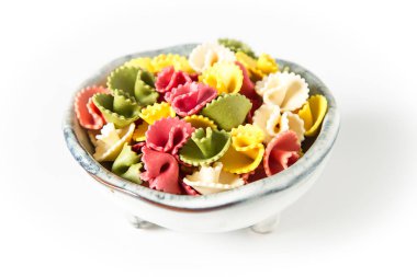 Çok renkli makarna çeşitleri. Çocuklar için lezzetli akşam yemeği. Makarna