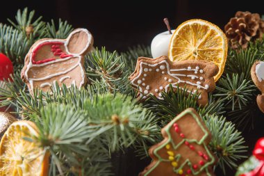 Neşeli Noel tatil dekorasyon arka plan zencefil ile adam sn