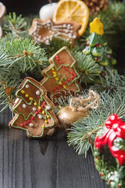 Neşeli Noel tatil dekorasyon arka plan zencefil ile adam sn