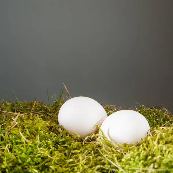 Sfondo pasquale con uova di Pasqua. copia spazio . — Foto Stock