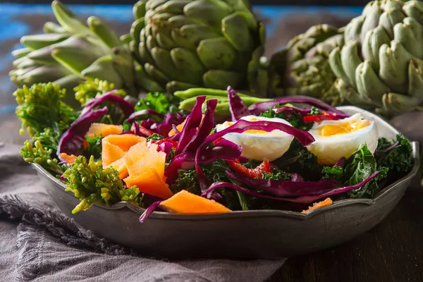 Fresh vegetarian salad with cabbage kale broccoli carrot egg avo — Stock Photo, Image
