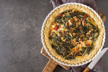Ev yapımı peynir Quiche yumurta brunch ıspanak ve pazı ile için