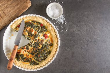 Ev yapımı peynir Quiche yumurta brunch ıspanak ve pazı ile için