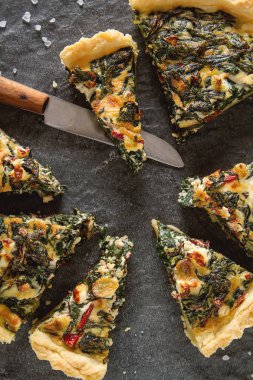 Ev yapımı peynir Quiche yumurta brunch ıspanak ve pazı ile için