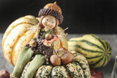 Cadılar Bayramı için dekorasyon. Küçük çoğu kabak kestane ile ve 