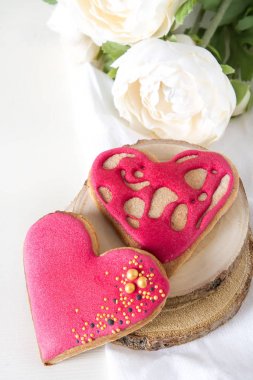 Kalp kurabiye. St. Valentine's Day, düğün. Parlak beyaz backgro