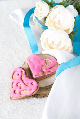 Kalp kurabiye. St. Valentine's Day, düğün. Parlak beyaz backgro