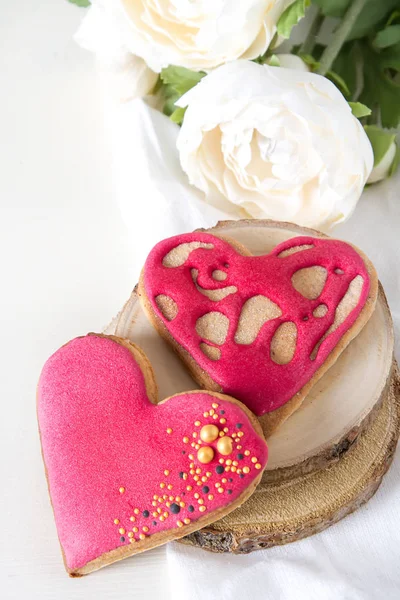 Kalp kurabiye. St. Valentine's Day, düğün. Parlak beyaz backgro