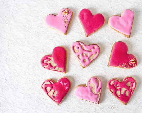 Galleta del corazón. Día de San Valentín, boda. Fondo blanco brillante —  Fotos de Stock