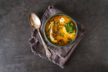 Sonbahar yemek. Olgun kabak, ekşi krema, otlar çorbası. Ha tatil