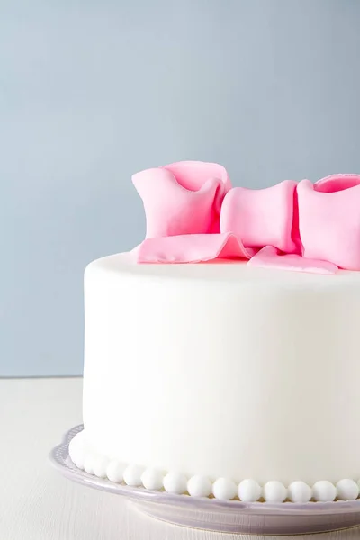 Cake for children's birthday with marzipan. — Stock Photo, Image