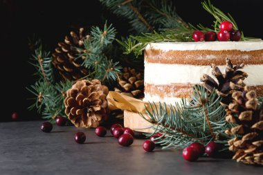 Noel bisküvi kek, Noel ağaç dalları, oyuncaklar. Bir delicio