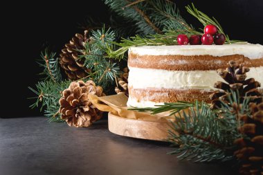 Noel bisküvi kek, Noel ağaç dalları, oyuncaklar. Bir delicio