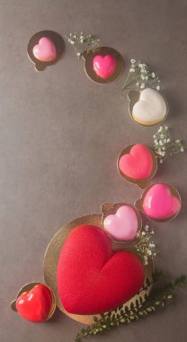 Et ve peynir, sosis, dilimlenmiş ekmek. Geleneksel Fransız mutfağı. 