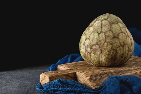 Cherimoya (also written by Chirimoya) or Annona. Fruit market in — Stock Photo, Image