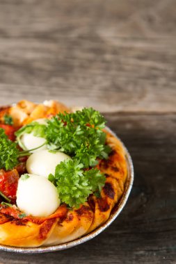 Pasta oryantal tarzı. Filo pasta Domates ve mozzarell ile