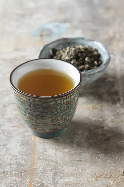 Porselen Çin bardak, çelik çay kaşığı. Siyah, yeşil, puerh, ool