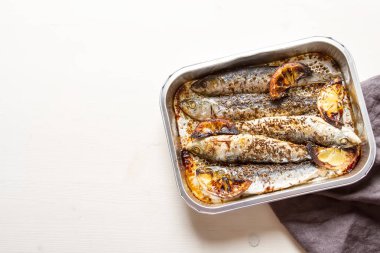 Cornish sardalye. Izgara ve Bbg. ışık beyaz arka planı için.