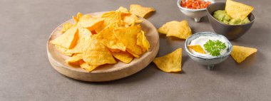 Aperatif bir parti, bir tortilla cips, cips Soslar: sa