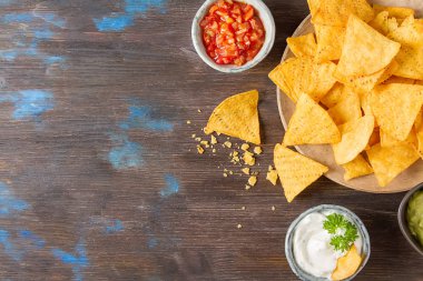 Aperatif bir parti, bir tortilla cips, cips Soslar: sa