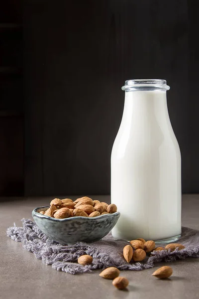 Dairy alternative milk. Almond milk in a glass bottle and fresh — Stock Photo, Image