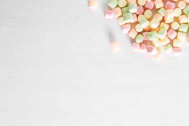 hatmi renkli. doğum günü, açık beyaz renkli