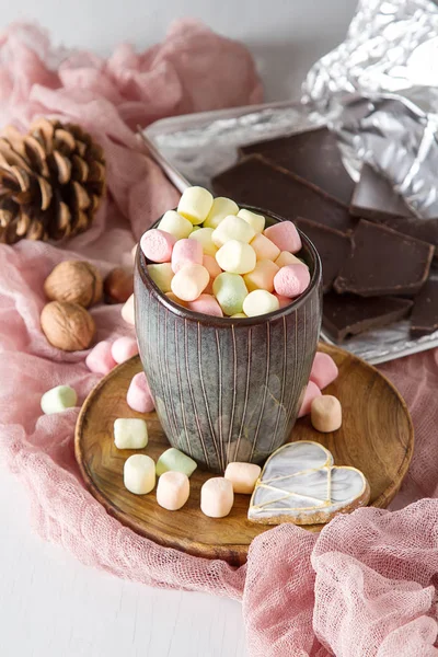 Marshmallow Kleurrijke Verjaardag Lichte Witte Achtergrond — Stockfoto