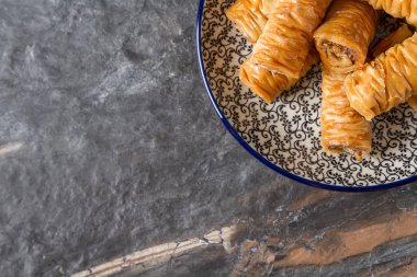 Geleneksel Doğu Arapça tatlı Baklava Türk bal ile bir
