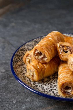 Geleneksel Doğu Arapça tatlı Baklava Türk bal ile bir