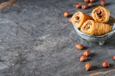 Geleneksel Doğu Arapça tatlı Baklava Türk bal ile bir