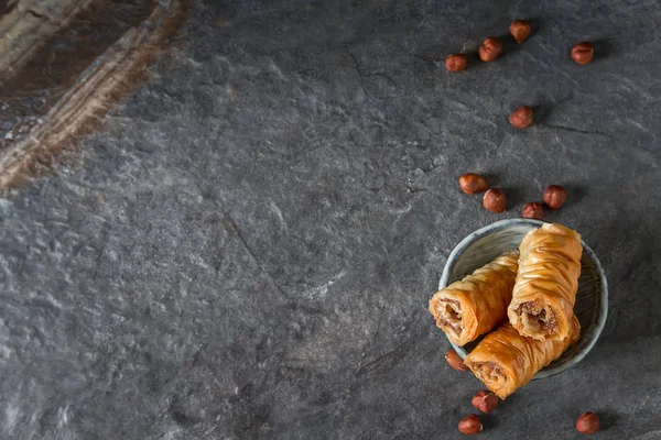 Traditionele Oost-Arabische dessert Baklava met Turkse honing een — Stockfoto