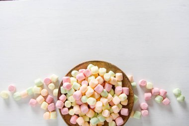 hatmi renkli. doğum günü, açık beyaz renkli