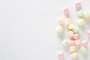 hatmi renkli. doğum günü, açık beyaz renkli