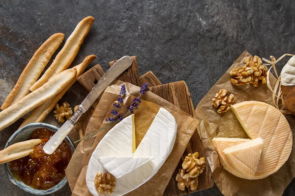 Alimentation nationale française. Fromage avec moisissure. Un délicieux apéritif fo — Photo