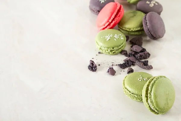 French dessert macaroons with pistachios and strawberries. White background. top view — Stock Photo, Image