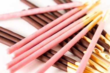 Parlak kırbaç kurabiye kutusu. Japonya tatlılar. Parlak beyaz