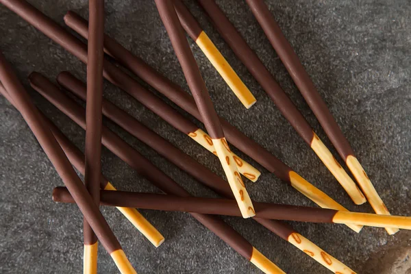 Vak voor cookies met heldere geseling. Japan snoep. donkere backgro — Stockfoto