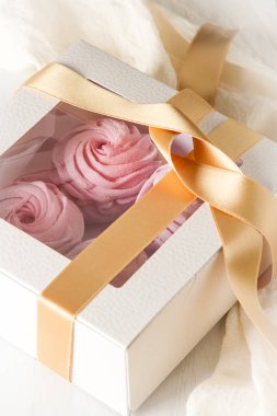 Pembe şekerleme, tatlı, hassas tatlı. Açık renkli