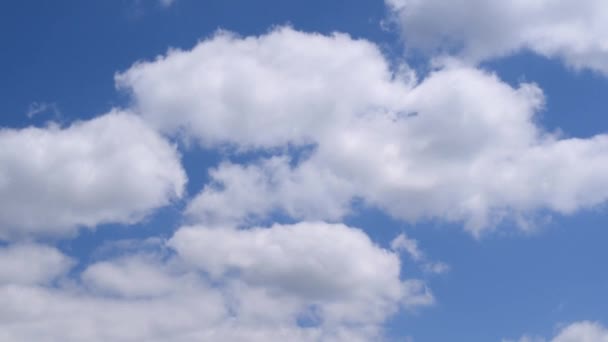 White cumulus clouds in blue sky — Stock Video