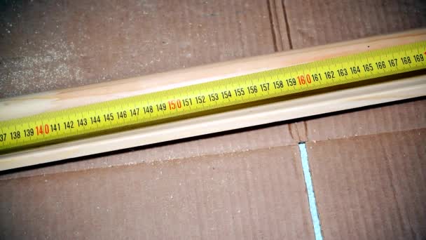 Hands measuring and marking a skirting board — Stock Footage Hands measuring and marking a skirting board Stock Footage
