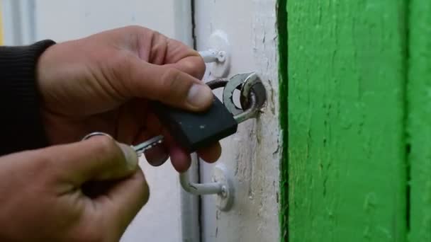 Closeup of hands opening a padlock — Stock Video