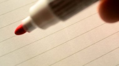 El yazma ben aşk U sen kırmızı marker ile çizgili kağıt üzerinde