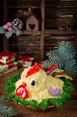 Yeni yıl 2017 horoz şeklinde salata