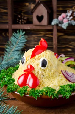 Yeni yıl 2017 horoz şeklinde salata