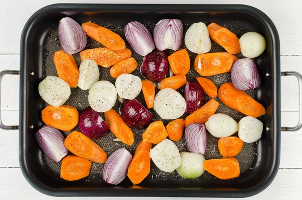 Affettato per cuocere verdure su una cottura al forno — Foto Stock