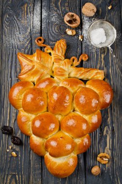 Pasta hamur mayaları üzüm demet şeklinde yapılmış.