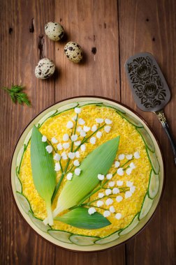 Bahar dekorasyon Lily vadi ile salata katmanlı