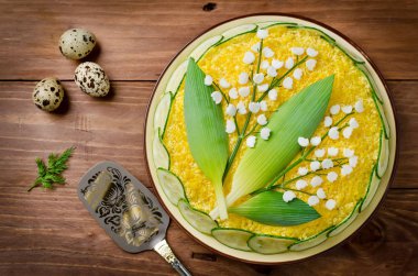 Bahar dekorasyon Lily vadi ile salata katmanlı
