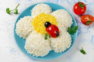 Festival salata şeklinde papatya